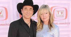 Adorable Facts About Clint Black's Relationship With Wife, Lisa Hartman Black