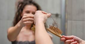為什麼一直「掉髮」？教你從對的食物、正確作息預防「掉髮」危機