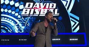 David Bisbal cantando Es complicado! ￼