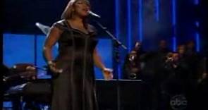 Queen Latifah performs at 2007 AMA awards show
