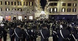 La fiamma dei Carabinieri brilla alla cerimonia di accensione delle luci di via Condotti a Roma