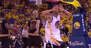 No Look Pass By Stephen Curry & Shaun Livingston Game 2 NBA Finals 2017