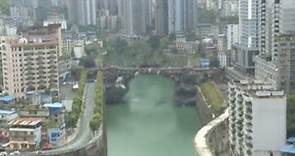 China derrumba un puente por inseguridad en su infraestructura