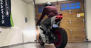Ducati 899 Panigale - Start Up and Revs