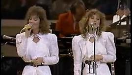 Loretta Lynn and twins Patsy & Peggy - LIVE performance 1990