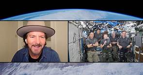 Il cambiamento climatico visto dallo spazio: Eddie Vedder chiama gli astronauti in orbita