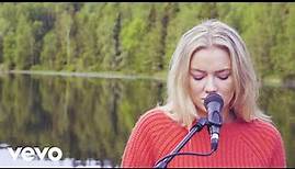 Astrid S - Such A Boy (Acoustic)