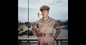 EL General Douglas MacArthur
