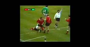 THE TERRIFIC TWINS - JPR WILLIAMS + JJ WILLIAMS COMBINE FOR TRY - WALES V IRELAND - 1975 RUGBY