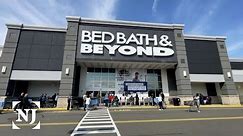 Shoppers line up for deals as Bed Bath & Beyond closes