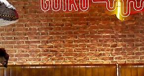El mayor COMEBACK de la historia de GOIKO viene CON TODO🔥🔥 Haz click en nuestra Bio y añade en tu wallet el código de “𝟭 𝗗𝗥𝗜𝗡𝗞 𝗙𝗢𝗥 𝗙𝗥𝗘𝗘”👉 Llévate una bebida gratis al pedirte una Chiliraptor o una Kevin Serrana. Disponible de domingo a jueves en todos los GOIKO. . . . . . . #goiko #burgers #comeback #drinks #combo #chorreo