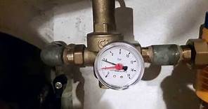 Come si fa ad aumentare la pressione dell'acqua in casa?