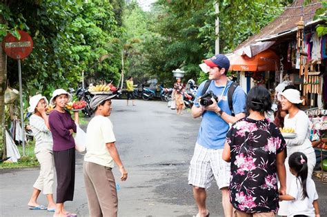 Interaksi dengan Wisatawan Asing