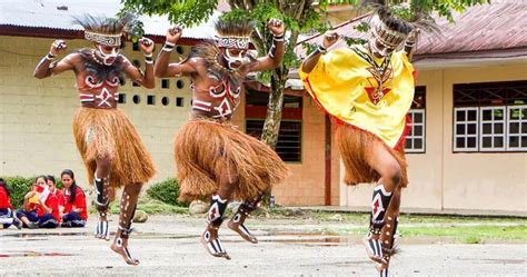 Tari Tradisional Papua yang Menggunakan Kekuatan Tenaga Banyak