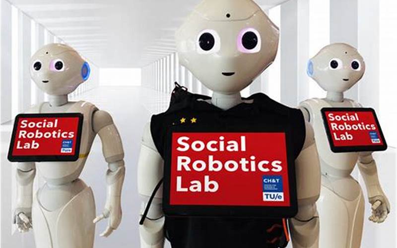  Applications Of Social Robotics 
