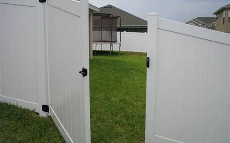  Privacy Fence On Incline Picture: Advantages And Disadvantages 