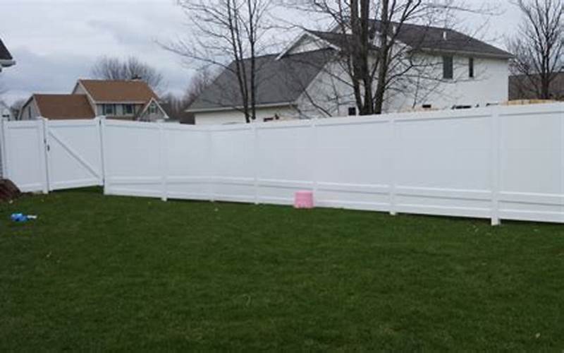  White Privacy Fence Uneven: The Pros And Cons 