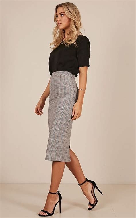 The Versatility of the Pencil Skirt - Women's Business Outfit Ideas