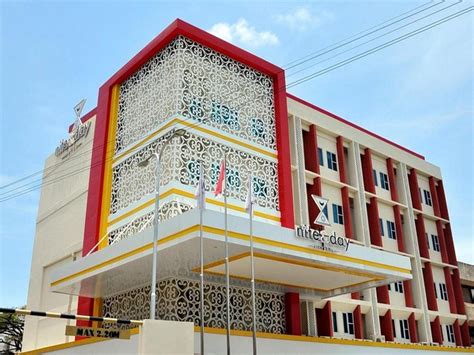 Jodoh Square Attractions