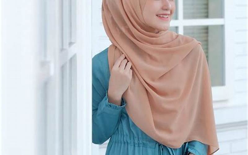 <Strong>Bagaimana Memilih Jilbab Pashmina Yang Cocok?</Strong>” width=”800″ height=”500″ style=”display: block; width: 100%; height: auto”><small>Source: <a href=