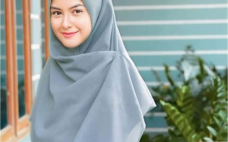 <Strong>Pilihlah Jenis Jilbab Yang Cocok</Strong>” width=”800″ height=”500″ style=”display: block; width: 100%; height: auto”><small>Source: <a href=