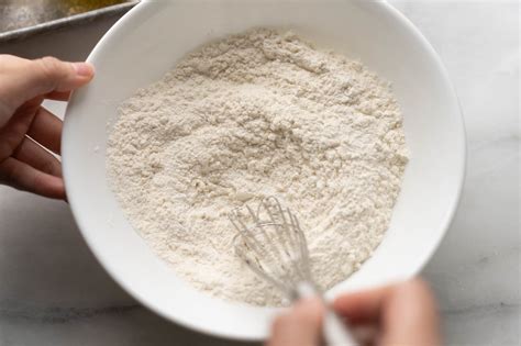 Combining dry ingredients