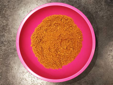 Écraser les spéculoos en poudre