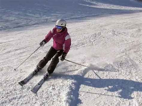 анна и сергей во время катания на лыжах используют