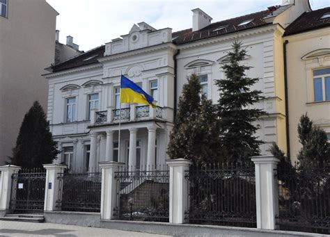 консульство україни в польщі