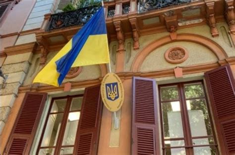 посольство україни в італії мілан