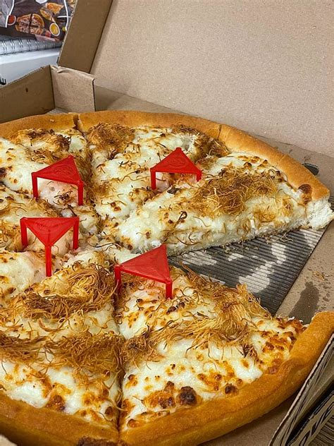מה מברכים על פיצה האט