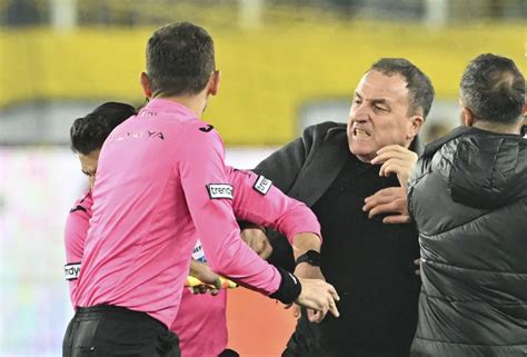 الدوري التركي ضرب الحكم