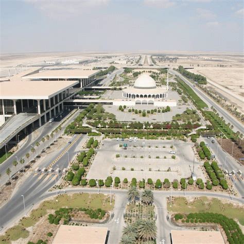 اين يقع مطار الملك فهد