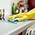 طريقة تنظيف رفوف المطبخ