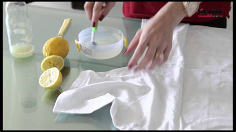كيفية إزالة البقع من الملابس البيضاء