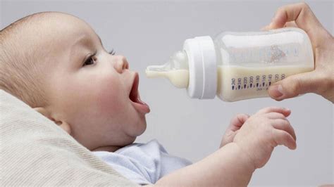 كيف تعرف ان الحليب يناسب طفلك؟