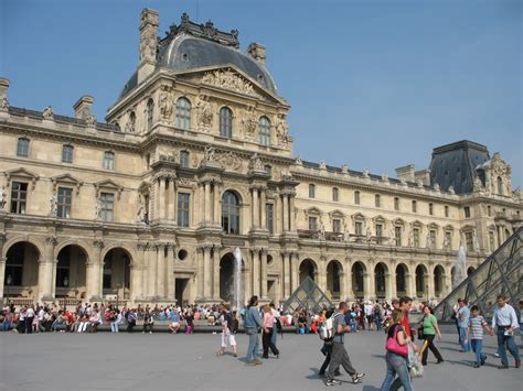 متحف عالمي يقع في باريس