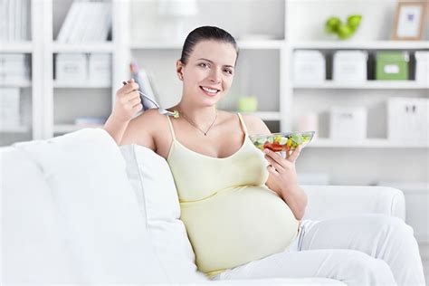 Makanan yang Harus Dihindari Selama Kehamilan