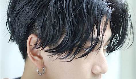 ミディアムで動きのある髪型 メンズ のロングヘアスタイル10選｜清潔感のある髪をキープする方法【HAIR】