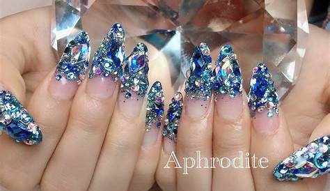 青のギラギラグリッターネイル 焼けた肌にお似合いでした nailswag nailstagram nails footnail 