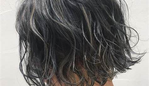 黒髪に似合うハイライトのミディアムヘア 黒髪×ハイライトが2021年のトレンド＊長さ別の人気スタイル35選！ YOTSUBA よつば