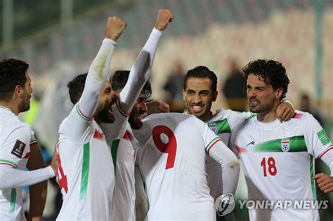 이란 카타르 축구공