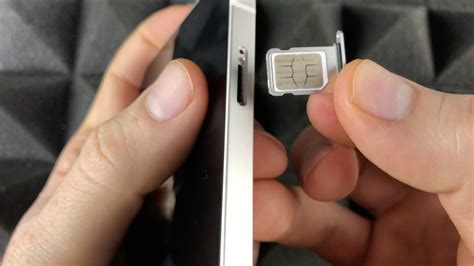 Inserting an Apple iPhone SIM Card