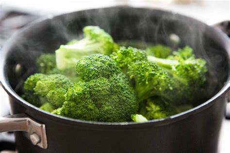 Steaming Broccoli: Simplicity at Its Best