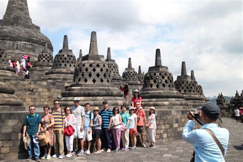 Wisatawan Asing di Candi Borobudur