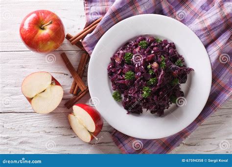 Braised Red Cabbage with Apples and Cinnamon