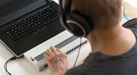 Person using a screen reader