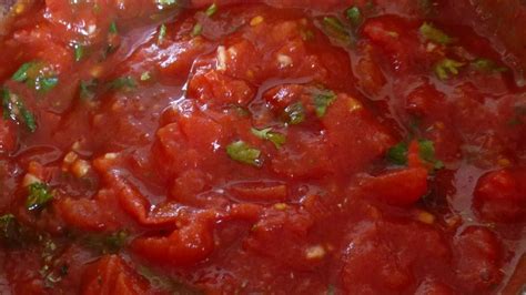 La sauce tomate : le cœur de la lasagne
