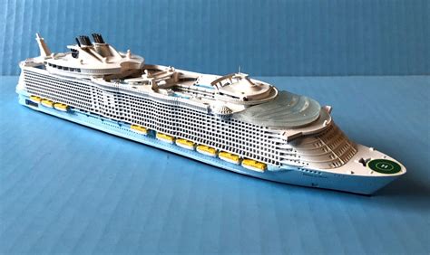 1/1250 scale ship model