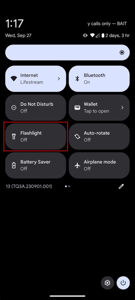 1 . Use Android ’s Quick Settings to turn over on the flashlight .